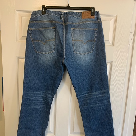 Selling a pair of Guess Jeans - Picture 4 of 6